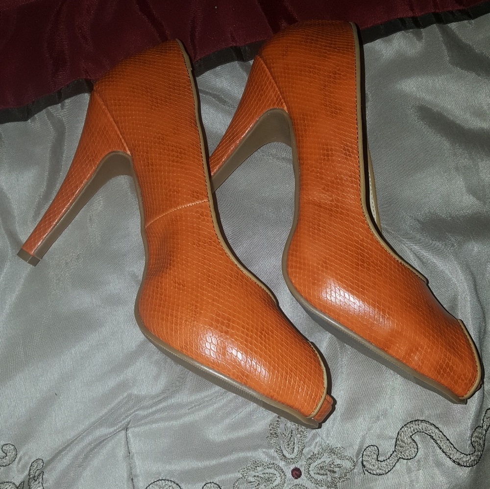 Shoes - Picture 2 of 3